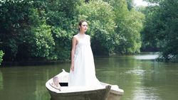 Amanda Manopo Pemotretan di Hutan Mangrove, Tatonya Ngintip