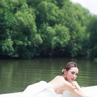 Jika diperhatikan, tak hanya di bawah lengan kirinya, melainkan di bawah lengan kanan Amanda juga tampaknya terdapat tato. Sayangnya tato di bawah lengan kanannya itu hanya sebagian terlihat sehingga tak terlalu jelas. Foto: Instagram/@winstongomez