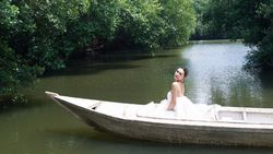 Amanda Manopo Pemotretan di Hutan Mangrove, Tatonya Ngintip