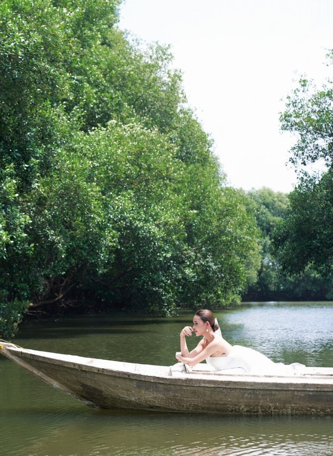 Penampilan Amanda di pemotretan kali ini juga dipuji elegan oleh para netizen. ELEGAN DAN WOOW, komentar salah seorang netizen. Foto: Instagram/@winstongomez