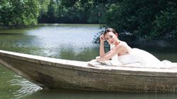 Amanda Manopo Pemotretan di Hutan Mangrove, Tatonya Ngintip