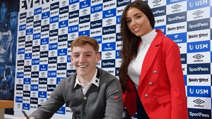 Annie Keating juga menjadi sorotan belakangan ini karena disebut sebagai kekasih dari Anthony Gordon. Foto: Twitter Annie Keating