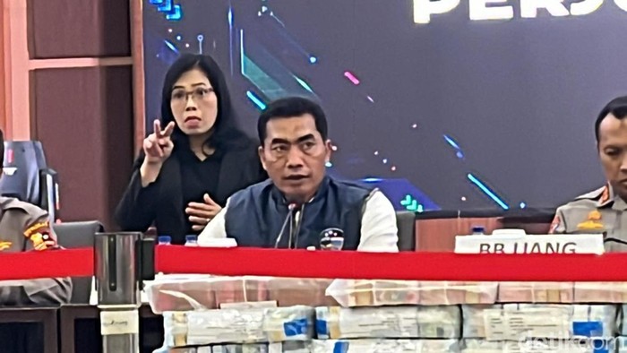 Bareskrim Polri menggelar jumpa pers kasus judi online di 3 situs