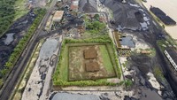 Beberapa kawasan sekitar situs candi, utamanya di bagian selatan Kawasan Cagar Budaya Nasional (KCBN) Muara Jambi atau masuk dalam zona inti berdasarkan Keputusan Mendikbudristek tentang Sistem Zonasi Kawasan Cagar Budaya Peringkat Nasional Muara Jambi masih di kelilingi aktivitas bongkar muat batu bara dan perkebunan.  