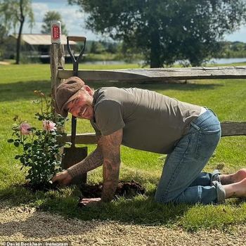 David Beckham pamer mawar dari hasil panennya