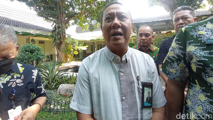 Dirut BPR Bank Blora Artha Arief Syamsuhuda saat memberikan keterangan di Rumah Dinas Bupati Blora.