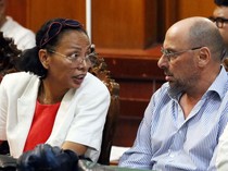 Eks Putri Indonesia 2002 dan Suami Jalani Sidang Gugatan di PN Surabaya