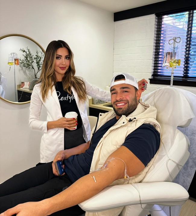 Sam Asghari tentu bangga dengan pencapaian adiknya sebagai ratu kecantikan pertama dari Persia. Fay Asghari sendiri akan bergabung dengan 30 kontestan dari seluruh dunia dalam Miss Universe 2024 yang tahun ini digelar di Meksiko. Foto: Instagram