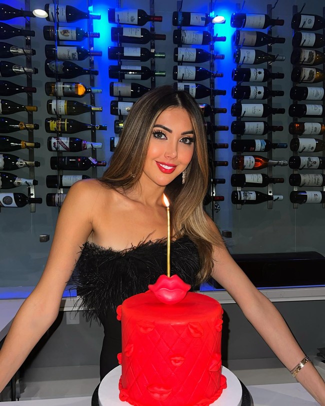 Kamu menginspirasi jutaan gadis kecil malam ini yang terlahir di negara dan situasi yang terbatas. Tumbuh dengan tiga saudari yang sukses membuatku jadi pria yang seperti sekarang. Aku tidak pernah meragukan kekuatanmu, kata Sam. Foto: Instagram