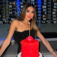 Kamu menginspirasi jutaan gadis kecil malam ini yang terlahir di negara dan situasi yang terbatas. Tumbuh dengan tiga saudari yang sukses membuatku jadi pria yang seperti sekarang. Aku tidak pernah meragukan kekuatanmu, kata Sam. Foto: Instagram