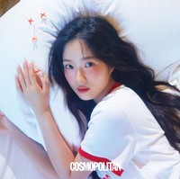 Penggemar akhirnya menyadari bahwa poster fanmeeting Kim Hye Yoon juga diambil di Bali di sela-sela pemotretannya. Foto: dok. Cosmopolitan Korea