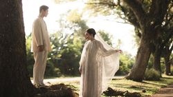 Bak Poster Drakor, Momen Mesra Beby Tsabina Prewed dengan Anggota DPR RI Bak Poster Drakor, Momen Mesra Beby Tsabina Prewed dengan Anggota DPR RI