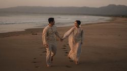 Bak Poster Drakor, Momen Mesra Beby Tsabina Prewed dengan Anggota DPR RI