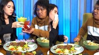 Kolaborasi bareng food vlogger Mgdalenaf, Marshel  cicip steak, pasta sampai es buah. Foto: Instagram Marshel Widianto