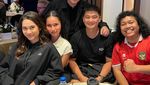 Gaya Makan Marshel Widianto Saat Jalan-jalan di Luar Negeri