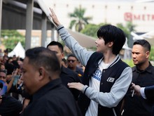 Hwang In Youp Main-main ke Jakarta Sapa Fans di Mal Hwang In Youp Main-main ke Jakarta Sapa Fans di Mal