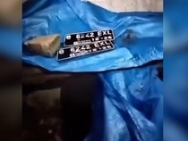 Tukang Tambal Ban Nemu Pelat Nomor Terbawa Banjir-Tarik Rp 50 Ribu ke Pemilik