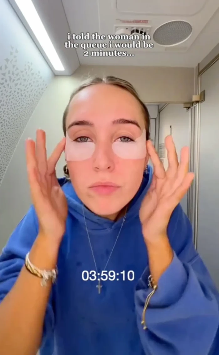 Influencer Bikin Konten Skincare Routine di Toilet Pesawat