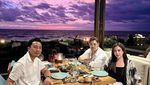 Gaya Ivan Gunawan saat Ngopi dan Kulineran di Bali