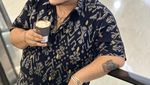Gaya Ivan Gunawan saat Ngopi dan Kulineran di Bali