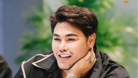Desainer kondang Ivan Gunawan kembali jadi perbincangan usai mendapat pelayanan buruk ketika mampir di sebuah beach club di Bali. Foto: Instagram @ivan_gunawan