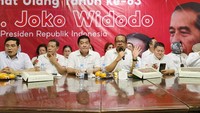 Turut hadir Ketua Umum Bara JP Utje Gustaaf Patty, Ketua Umum Gerakan Sekali Putaran (GSP) M. Qodari, Wakil Komandan Relawan TKN Prabowo-Gibran, Ben Yura Rimba, Ketua Umum Tim Hukum Merah Putih C. Suhadi, Ketua Umum We Love Jokowi Yanes Yosua Frans, Ketua Umum Pernusa Kanjeng Pangeran Norman, Ketua Umum ReJo Darmizal MS, Ketua Umum Solmet Silvester Matutina, Ketua Umum PaS Gibran Dr. Wiweka dan Sekjen Pro Jokowi (Projo) Handoko.