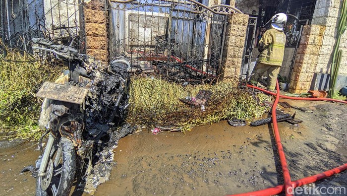 Kebakaran di Sambiroto Semarang ludeskan satu rumah, Jumat (21/6/2024).