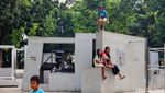 Keceriaan Anak-anak Bermain di RPTRA Taman Puring