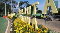 Lahirnya kota Jakarta saat Fatahillah mendirikan Jayakarta pada 22 Juni 1527, usai mengusir Portugis.