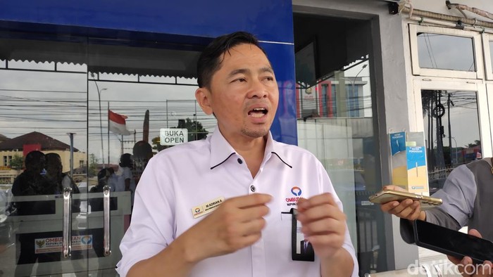 Kepala Kantor Ombudsman M Adrian Agustiansyah