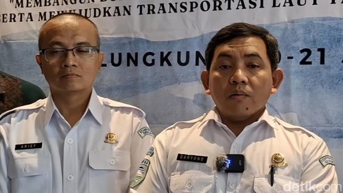 Kepala Stasiun Geofisika Kelas II Denpasar Arief Tyastama (kiri) dan Kepala Pusat Gempa Bumi dan Tsunami BMKG Daryono (kanan), Kamis (20/6/2024). (I Putu Budikrista Artawan/detikBali)