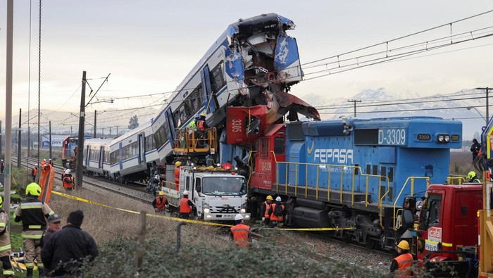 A view shows the site of a train collision in San Bernardo, Chile, June 20, 2024. REUTERS/Ivan Alvarado