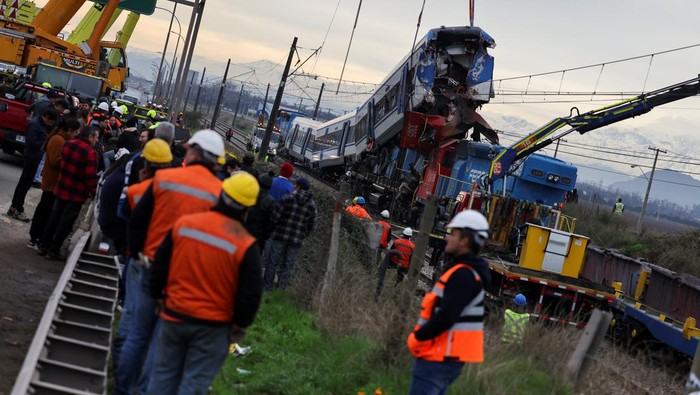 A view shows the site of a train collision in San Bernardo, Chile, June 20, 2024. REUTERS/Ivan Alvarado