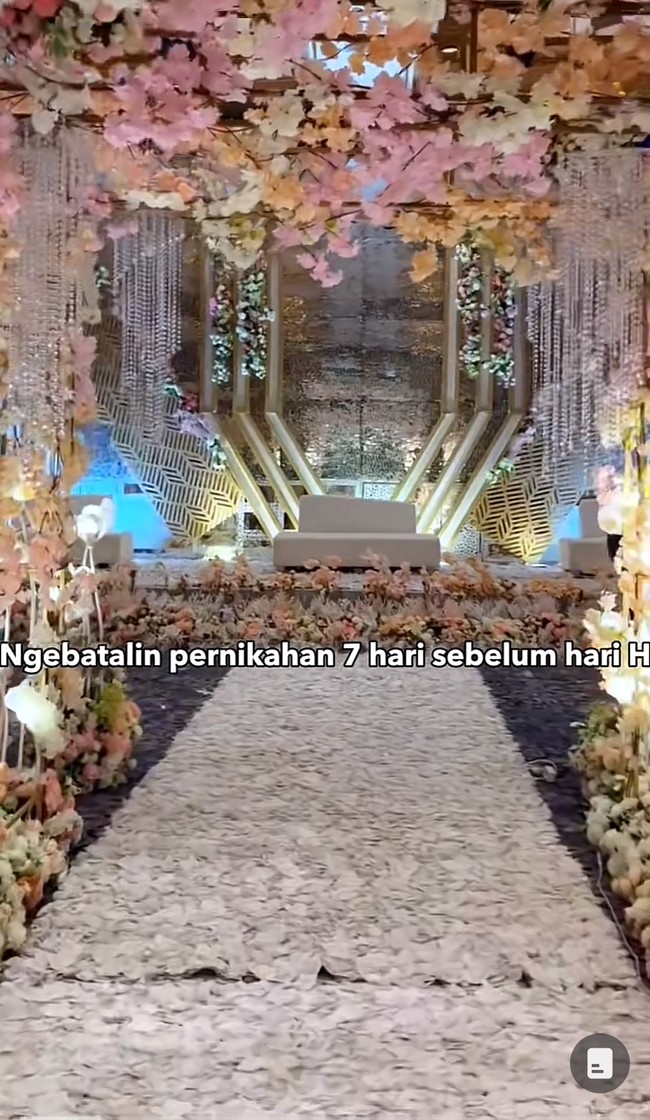 Ada yang pernah ngalamin juga? 🥲 #weddingstory #wedding #weddingplanner #weddingorganizer #weddingplannerjakarta #weddingplannerbali #weddingorganizerjakarta #weddingorganizerbali #weddingorganizerjkt, tulis akun @cassorganizer. Foto: Dok. TikTok @cassorganizer.