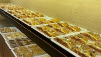 Delicious Bakery di Hayam Wuruk cukup legendaris, populer di tahun 1980-an, kalau ke sini wajib coba donat dan Long John Coklatnya. Foto: Foursquare