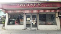 Termasuk salah satu toko roti tertua di Jakarta, Maison Weiner berdiri sejak 1936. Hingga kini produk roti dan kue ala Belanda masih bisa ditemukan di sana. Foto: detikFood