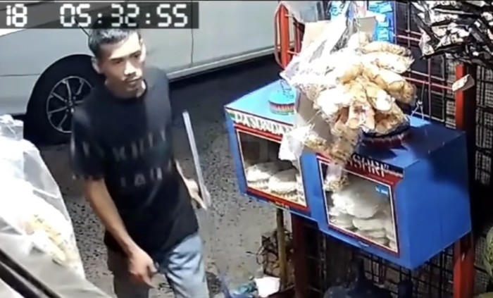 Maling di salah satu toko Madura di Pancoran Mas, Depok. (Dok Istimewa)