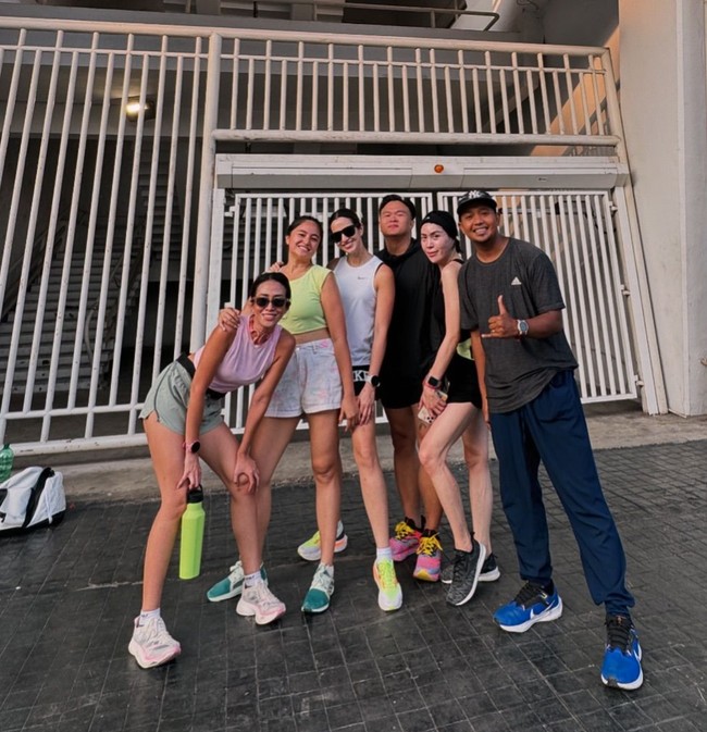 Ia juga terlihat sempat ikut lari pagi bersama para rekan artis, salah satunya Nia Ramadhani. Foto: Instagram/@marshanda99