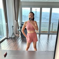 Semakin langsing, penampilannya kini pun jadi terlihat bak kembali ABG. Ia juga sempat memamerkan perut rampingnya dengan mengenakan setelan crop top. Foto: Instagram/@marshanda99