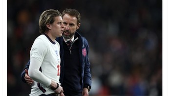 Southgate: Tahu apa yang harus kamu lakukan? Galagher menjawab tidak. Southgate: Aku juga tidak tahu. Salam saja buat Jude. Foto: X.com