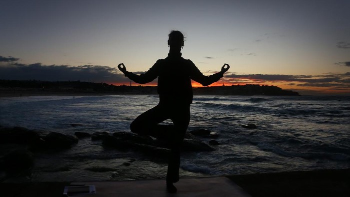 SYDNEY, AUSTRALIA - JUNE 21: Instructor Romy Morssinkhof from Yoga By The Sea leads a free yoga session to celebrate International Day of Yoga and welcome the winter solstice at Bondi Beach on June 21, 2024 in Sydney, Australia. The International Day of Yoga is celebrated annually on June 21st to recognise the ancient Indian practice of yoga and promote its benefits for physical and mental well-being globally. June 21st also marks the winter solstice in the Southern Hemisphere, the shortest day of the year when the Earths South Pole is tilted furthest away from the Sun. (Photo by Lisa Maree Williams/Getty Images)