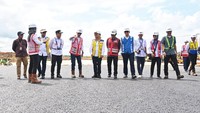 Kemudian, Budi juga menjelaskan bahwa faktor cuaca memainkan peran penting dalam kelancaran pembangunan Bandara IKN beberapa waktu ke depan. Ia pun berharap semoga cuaca di kawasan IKN selalu cerah dan minim hujan. Kemudian, Budi juga menjelaskan bahwa faktor cuaca memainkan peran penting dalam kelancaran pembangunan Bandara IKN beberapa waktu ke depan. Ia pun berharap semoga cuaca di kawasan IKN selalu cerah dan minim hujan.