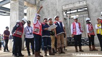 Sebagai informasi, progres pekerjaan fisik Bandara IKN sampai dengan minggu ke-27 telah mencakup beberapa aspek, di antaranya: pekerjaan atap, elektrikal, dan pipa plumbing di Terminal VVIP; pekerjaan kolom, instalasi pipa plumbing, rangka baja, dan dinding di Terminal VIP; pekerjaan struktur plat pantai 4, struktur office, pipa plumbing, dan dinding di Gedung ATC. Sebagai informasi, progres pekerjaan fisik Bandara IKN sampai dengan minggu ke-27 telah mencakup beberapa aspek, di antaranya: pekerjaan atap, elektrikal, dan pipa plumbing di Terminal VVIP; pekerjaan kolom, instalasi pipa plumbing, rangka baja, dan dinding di Terminal VIP; pekerjaan struktur plat pantai 4, struktur office, pipa plumbing, dan dinding di Gedung ATC.