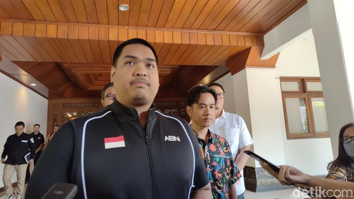 Menpora Dito Ariotedjo bertemu Wali Kota Solo Gibran Rakabuming Raka di Balai Kota Solo, Jumat (21/6/2024).