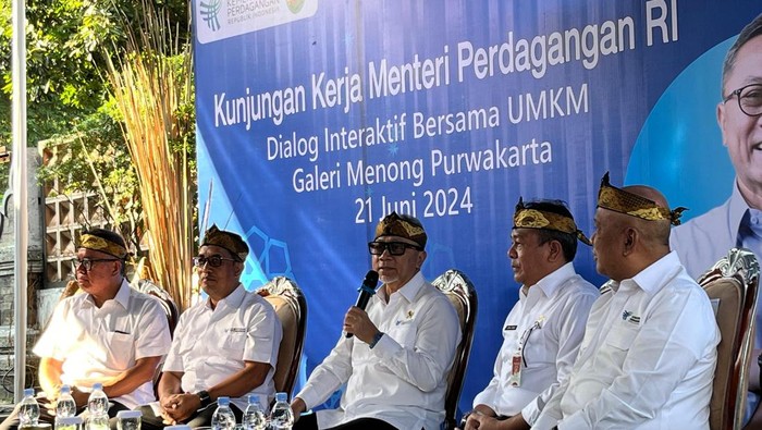 Menteri Perdagangan Zulkifli Hasan melakukan kunjungan ke Purwakarta