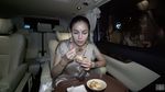 Nikita Mirzani Cicip Makanan Viral di Barito, Ini Komentarnya