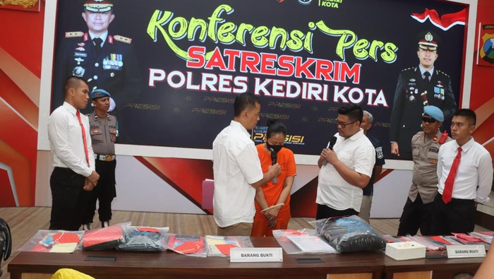 NN, karyawati toko pakaian di Kota Kediri
