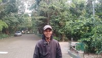 Petugas Pemeliharaan Hutan Kota Srengseng, Abdul Halim menjelaskan dulunya kawasan ini adalah tempat pembuangan akhir sebelum dipindah ke Bantar Gebang, Bekasi, Jawa Barat. Dan kini lahan yang tak nyaman dipandang itu berubah jadi kawasan yang nyaman dipandang dan disambangi.