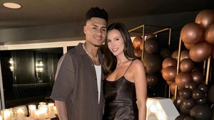 Selanjutnya adalah Ellie Alderson yang merupakan ibu dari anak-anak Ollie Watkins. Foto: Instagram Ellie Alderson