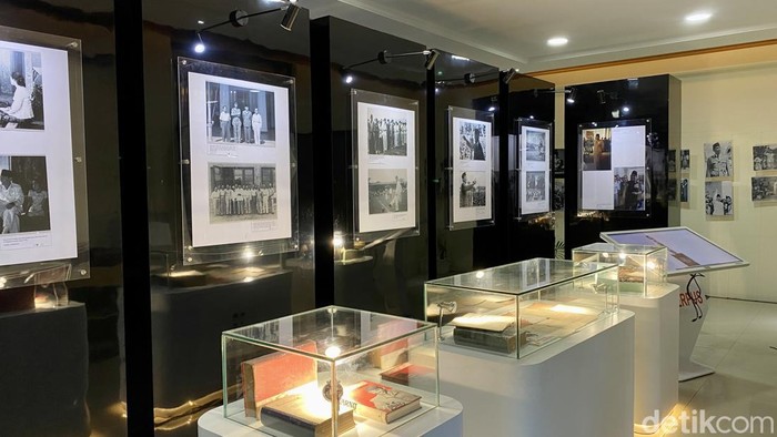 pameran foto dan karya Soekarno.